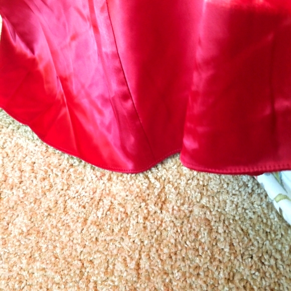 Hollywood Glam red satin dress - Picture 10 of 13